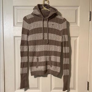 Hollister Junior’s Tan and Cream Hoodie Sweater